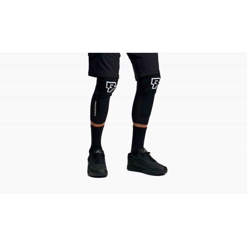 RACE FACE Charge Knee Stealth M